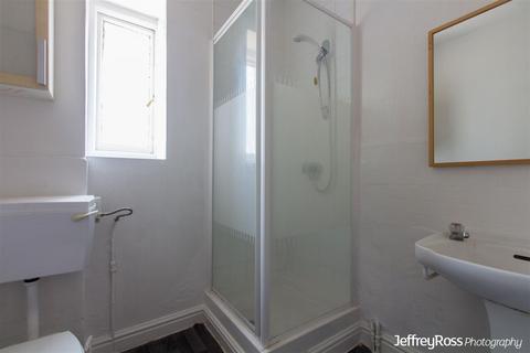 2 bedroom flat to rent, Newport Road, Cardiff CF24