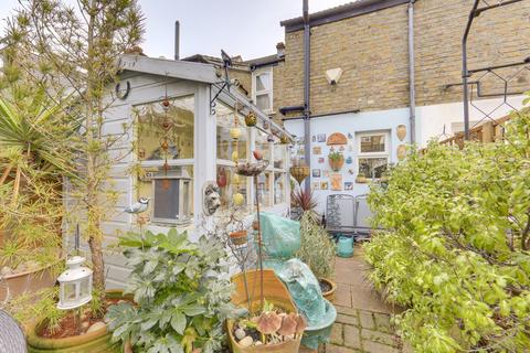18 Aitken Road, London, SE6 3BG