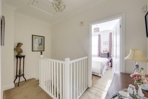 18 Aitken Road, London, SE6 3BG