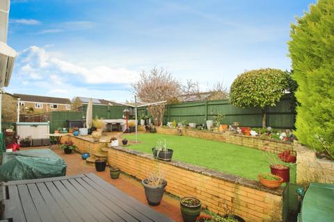 37 Edgehill, Freshbrook, Swindon, SN5 8NN