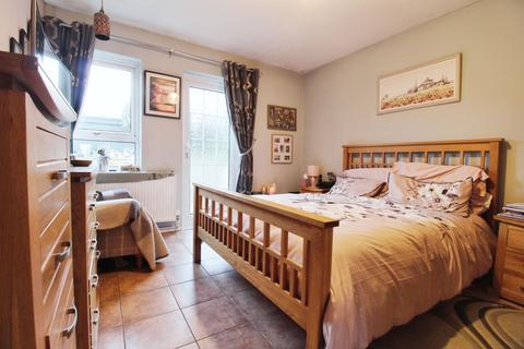 37 Edgehill, Freshbrook, Swindon, SN5 8NN