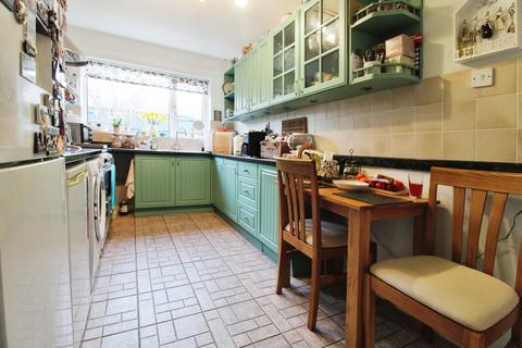 37 Edgehill, Freshbrook, Swindon, SN5 8NN