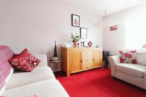 37 Edgehill, Freshbrook, Swindon, SN5 8NN