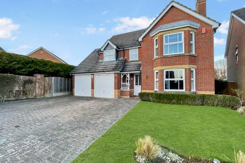 5 bedroom detached house for sale, Gatehill Gardens, Luton, Bedfordshire, LU3 4EZ