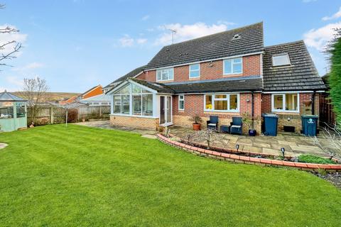 5 bedroom detached house for sale, Gatehill Gardens, Luton, Bedfordshire, LU3 4EZ