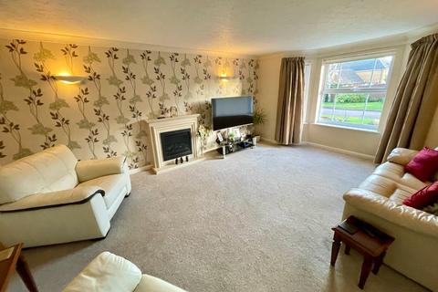 5 bedroom detached house for sale, Gatehill Gardens, Luton, Bedfordshire, LU3 4EZ