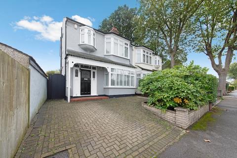 4 bedroom semi-detached house for sale, Morton Gardens, Wallington