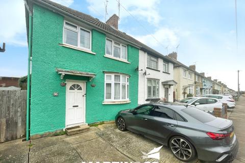 3 bedroom semi-detached house to rent, Springfield Park Road, Chelmsford