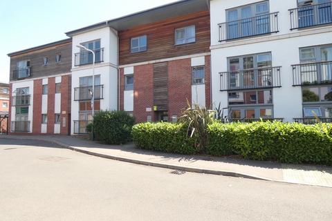 2 bedroom apartment to rent, Riverside Close, Romford