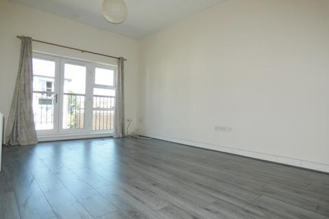 2 bedroom apartment to rent, Riverside Close, Romford