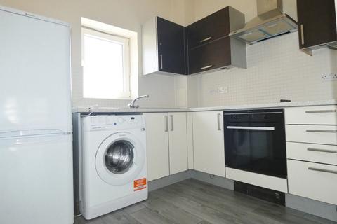 2 bedroom apartment to rent, Riverside Close, Romford