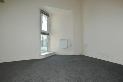 2 bedroom apartment to rent, Riverside Close, Romford