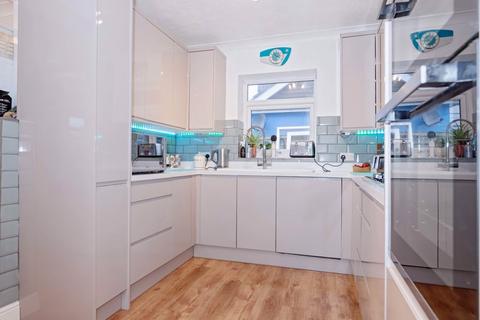 3 bedroom chalet for sale, Meadowview Road, Lancing, West Sussex