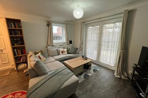 2 bedroom end of terrace house to rent, Luton LU4