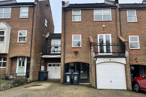 5 bedroom townhouse to rent, Manning Close