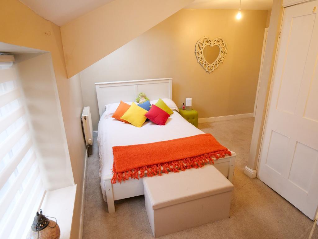 Master Bedroom Dual Aspect