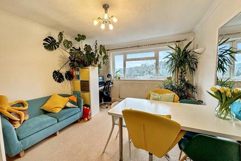 48 Commonwealth Road, Caterham, CR3 6LR