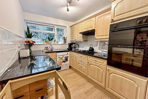 48 Commonwealth Road, Caterham, CR3 6LR
