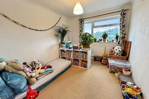 48 Commonwealth Road, Caterham, CR3 6LR