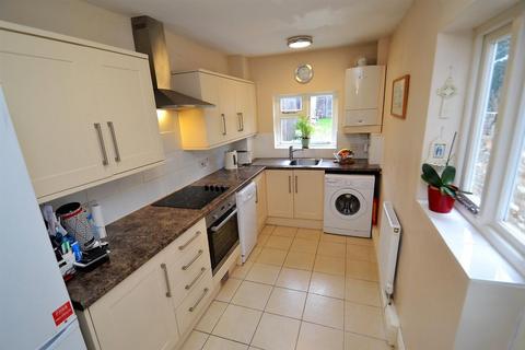 2 bedroom terraced house to rent, Station Road, Radlett