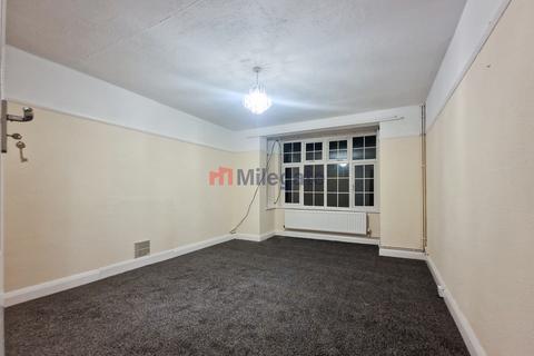 3 bedroom flat to rent, Carshalton SM5