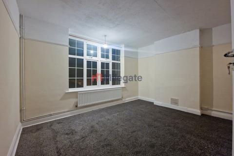 3 bedroom flat to rent, Carshalton SM5