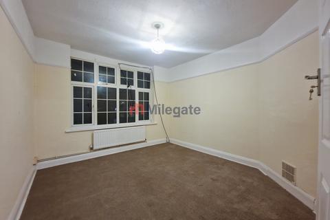 3 bedroom flat to rent, Carshalton SM5