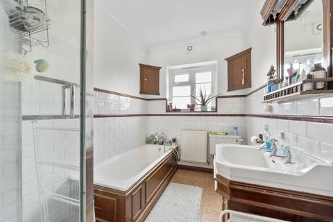 1 bedroom apartment for sale, Bushey Road, London SW20