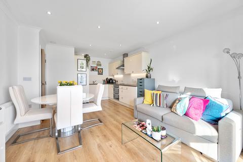 1 bedroom apartment for sale, St. Catherines Close, Raynes Park SW20