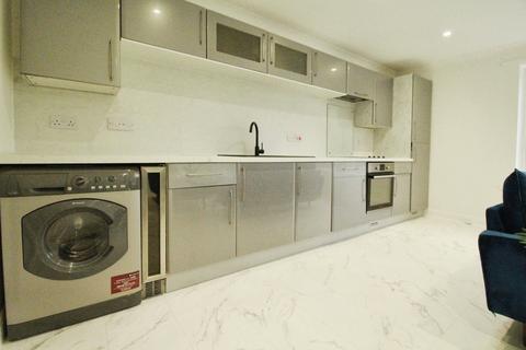 3 bedroom parking to rent, Lynton Lane, Cheshire SK9