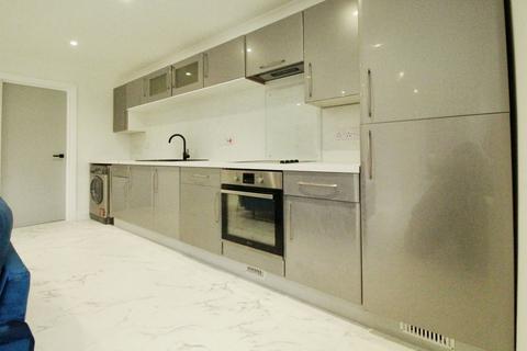 3 bedroom parking to rent, Lynton Lane, Cheshire SK9