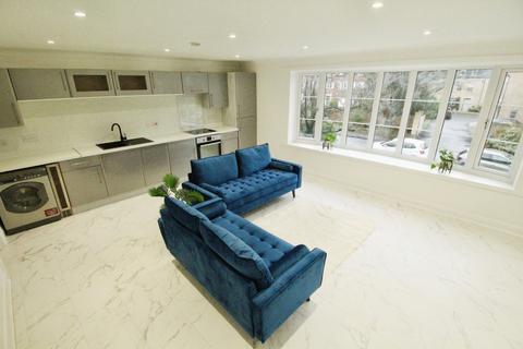 3 bedroom parking to rent, Lynton Lane, Cheshire SK9