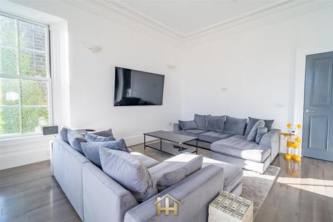 40c, Bridgeview Apartments Roseangle, Dundee, DD1 4LY