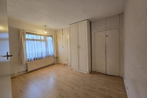 6 Elm Close, London, NW4 2PH
