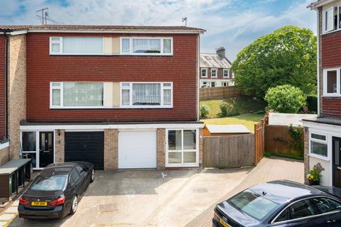 undefined, Standring Rise, Boxmoor, Hertfordshire, HP3 9AY