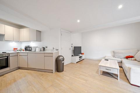 2 bedroom flat for sale, 24 Station Approach, Tadworth, Surrey. KT20