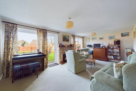 4 bedroom detached house for sale, Camberton Road, Linslade, LU7