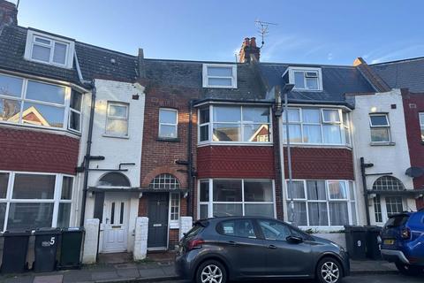 Studio to rent, Willowfield Road, Eastbourne,