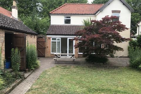 4 bedroom detached house to rent, Earlham Road, Norwich NR4