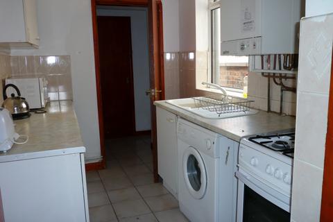 2 bedroom terraced house to rent, Harcourt Street, Stoke-on-Trent ST1