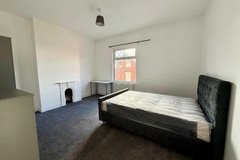 4 bedroom terraced house to rent, Enderley Street, Newcastle-Under-Lyme ST5