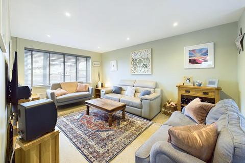 49 Drivemoor, Abbeydale, Gloucester, GL4 5XP