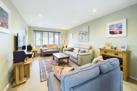 49 Drivemoor, Abbeydale, Gloucester, GL4 5XP