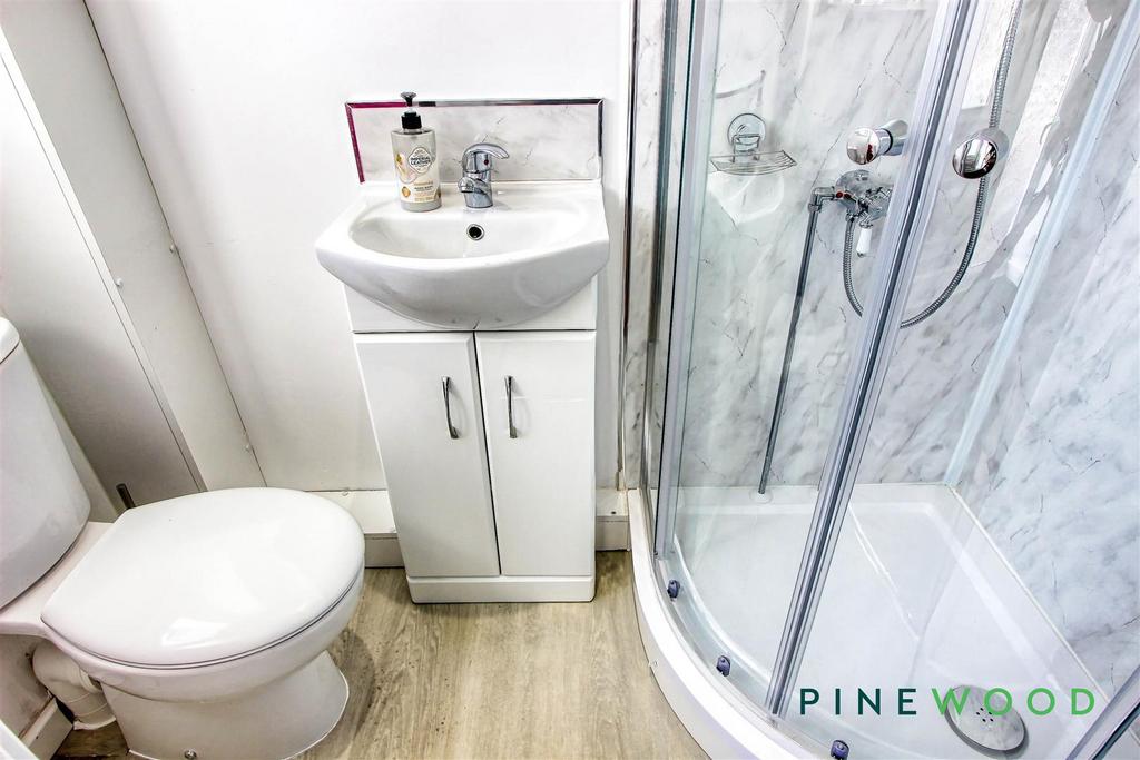 Ground floor shower room (house)
