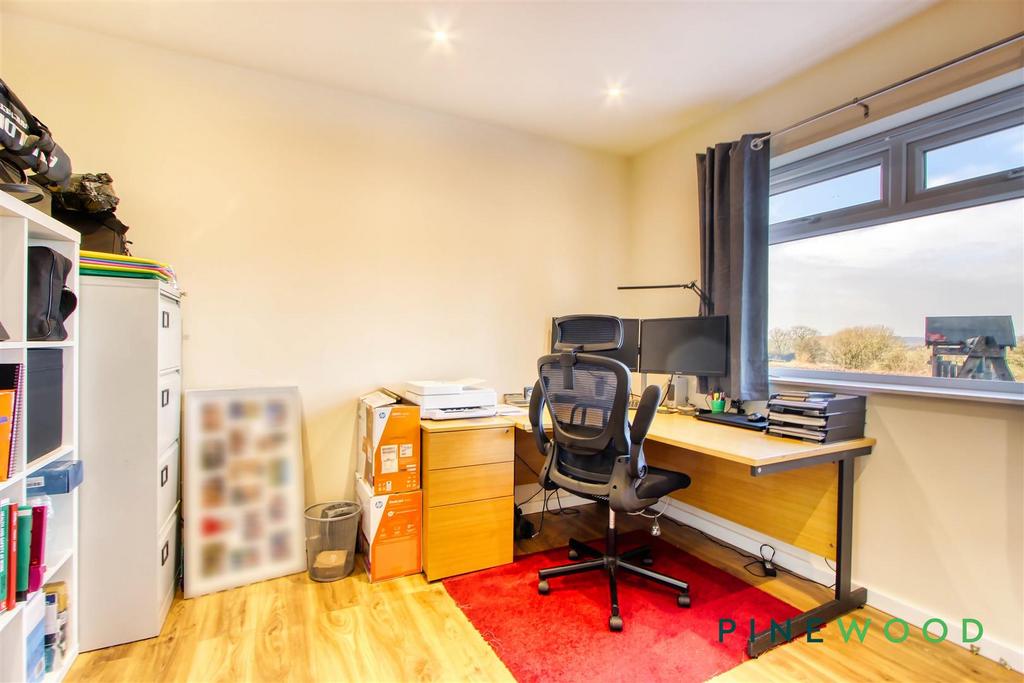 Office/bed 4 (house)