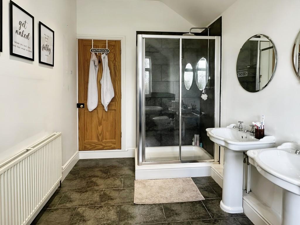 C221b73d-Bathroom 201