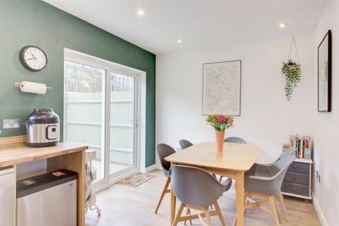5 Brooke Close, Malmesbury, SN16 9FJ