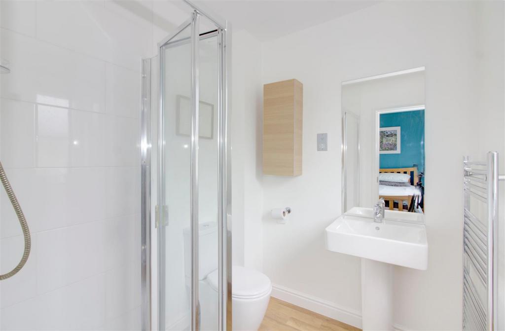 En suite shower