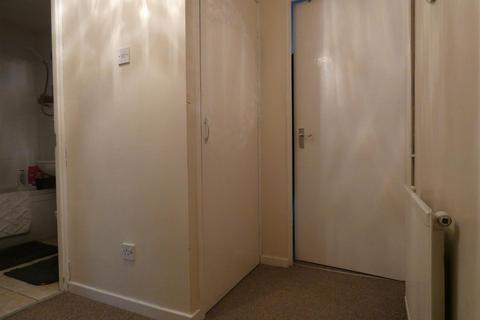 1 bedroom flat for sale, Monarch Close, Stretton, Burton-On-Trent