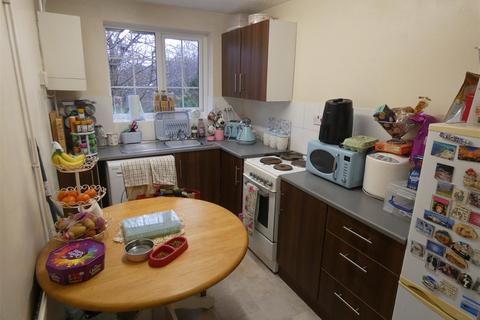 1 bedroom flat for sale, Monarch Close, Stretton, Burton-On-Trent